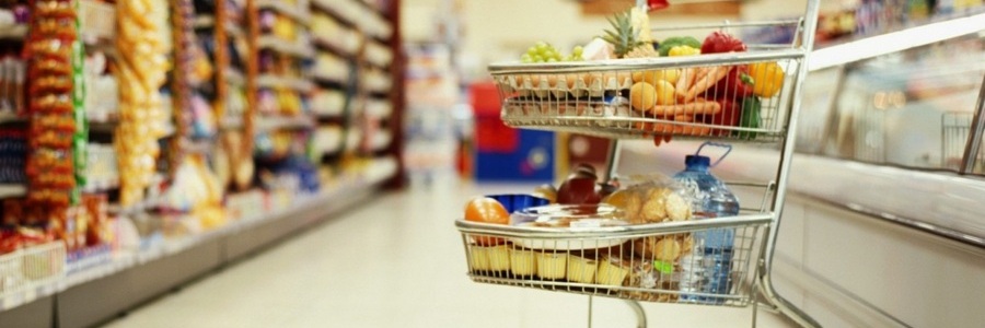 Полная тележка с продуктами