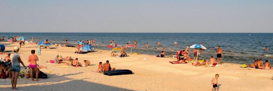 Песчаный пляж у моря